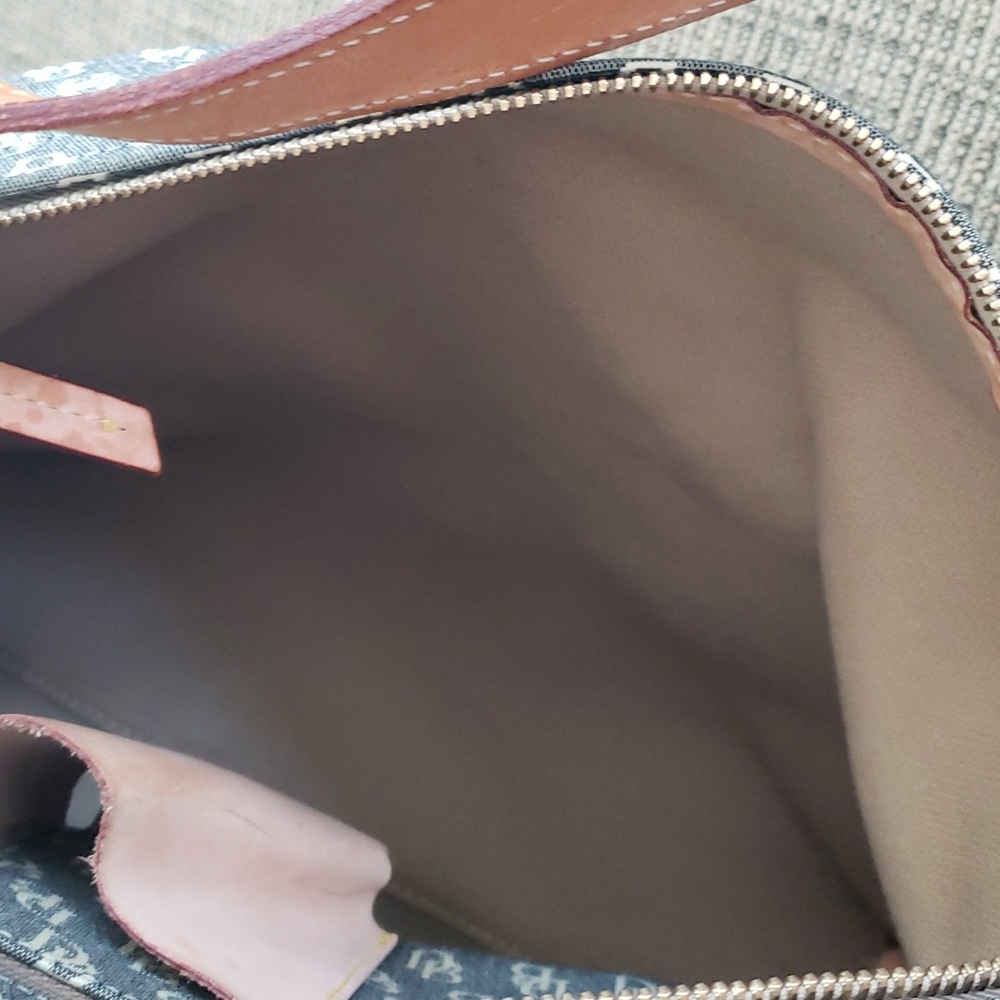 Dooney & Bourke - Picture 9 of 13